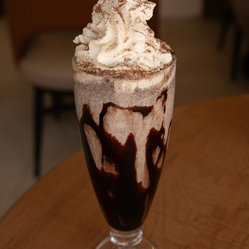 Frappé de chocolate con nata